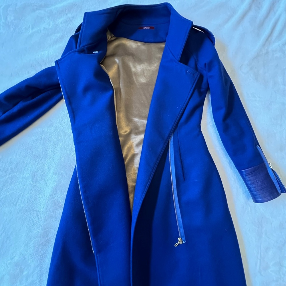 Gorgeous Sapphire Blue Designer Coat with Gold Lining - Picture 4 of 15